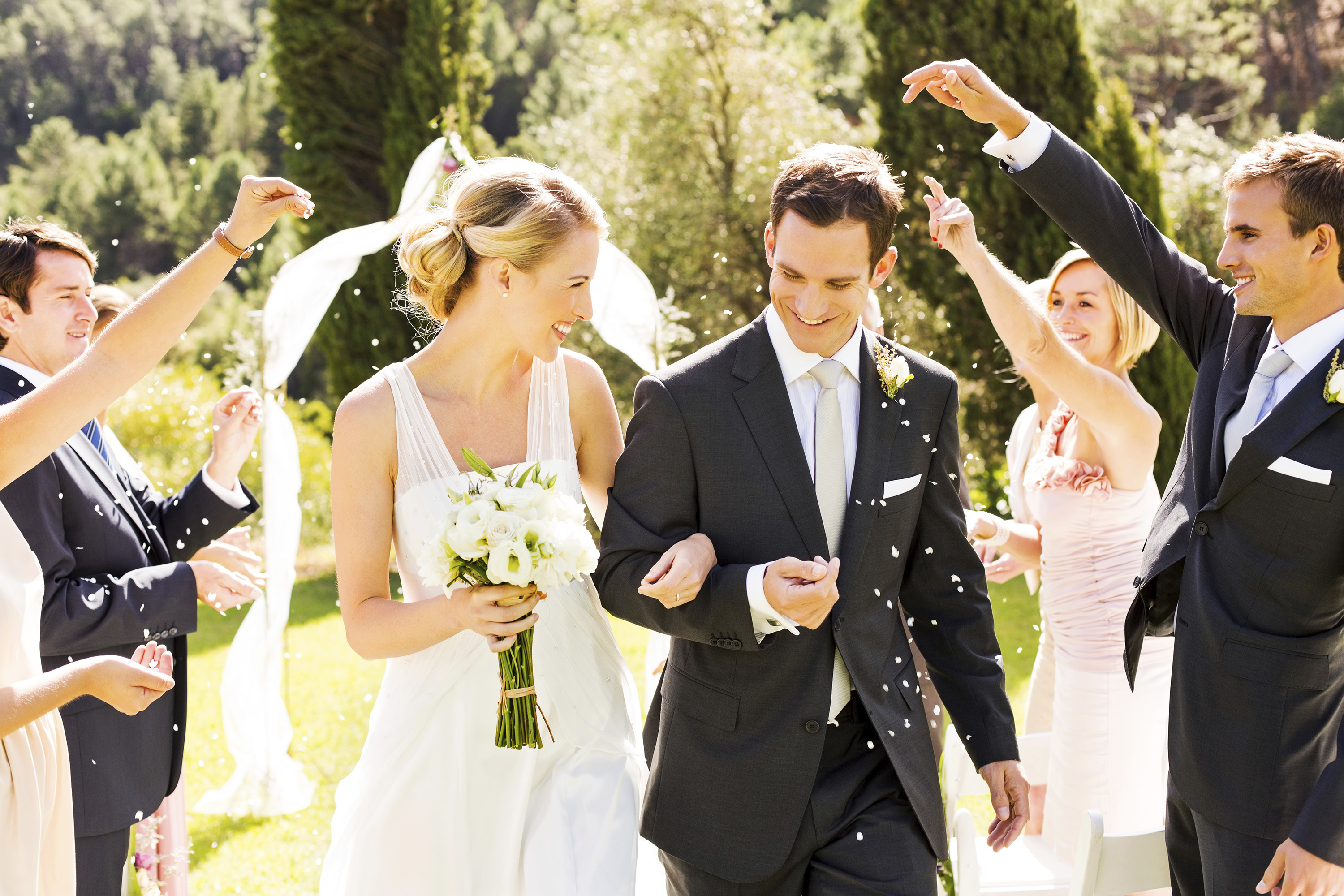 couples-in-love-men-bouquets-wedding-groom-bride-567447-3000x2000.jpg