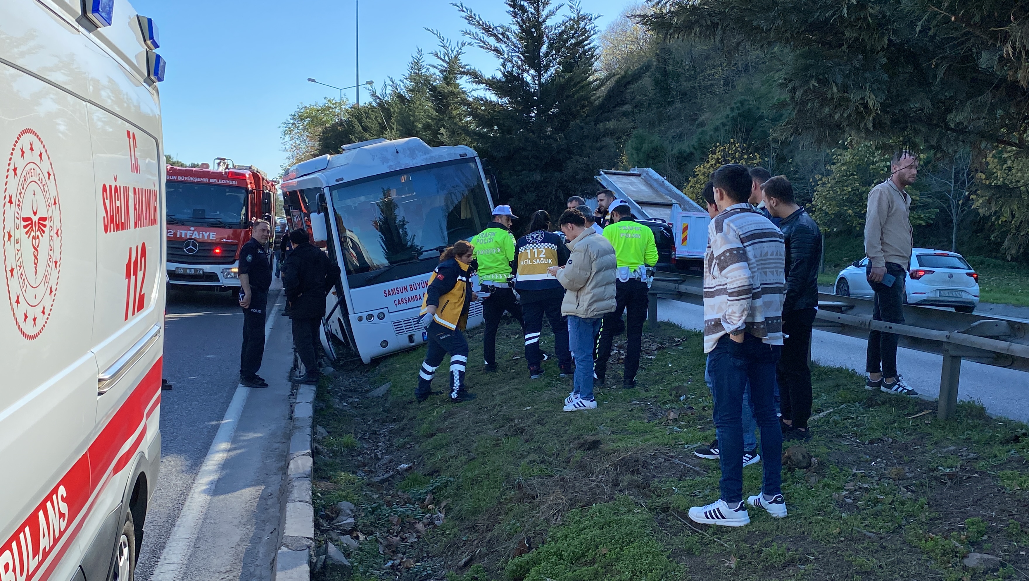 samsunda-lastigi-patlayan-halk-otobusu-refuje-cikti-1-yarali-9875-dhaphoto3.jpg