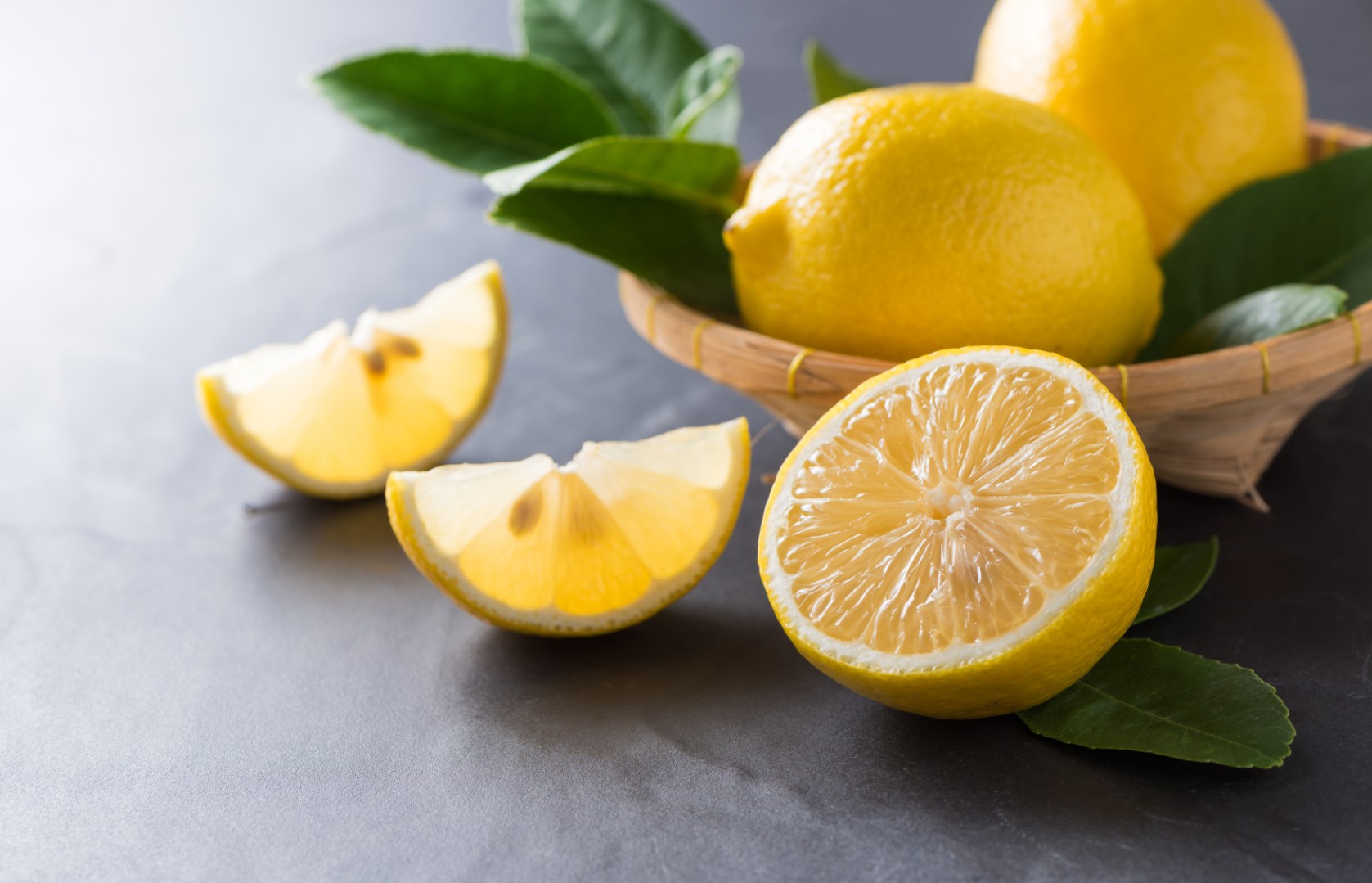 limon-tsitrus-listia-miska.jpg
