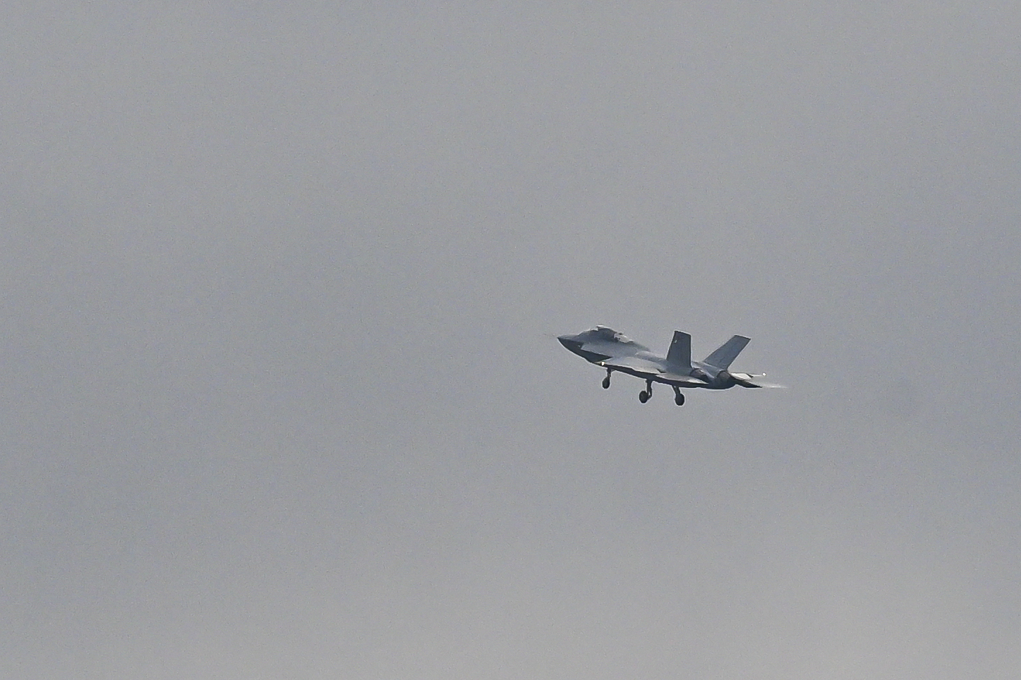 aa-20240221-33765583-33765561-turkish-fighter-jet-kaan-conducts-maiden-flight.jpg