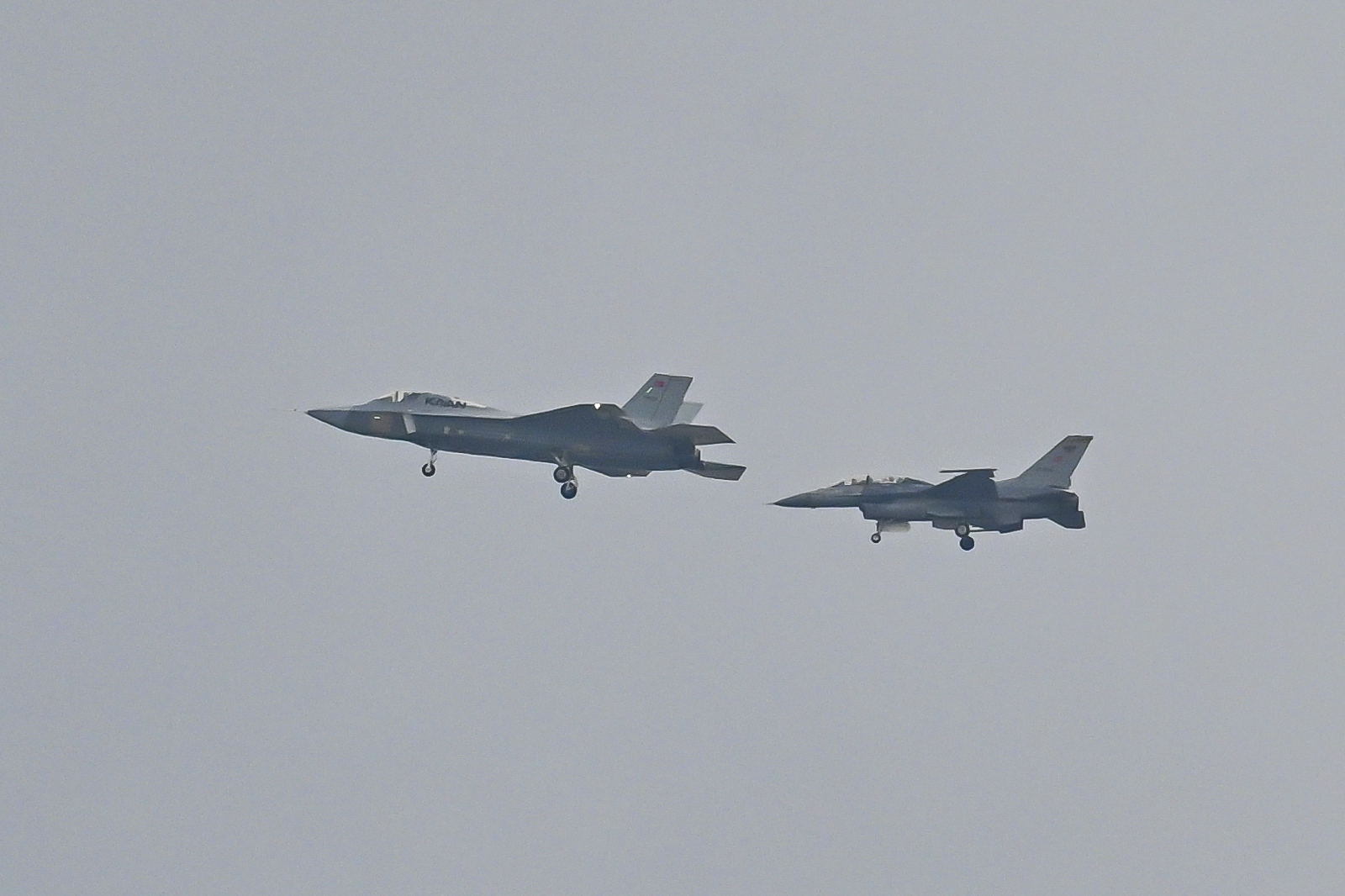 aa-20240221-33765583-33765567-turkish-fighter-jet-kaan-conducts-maiden-flight.jpg