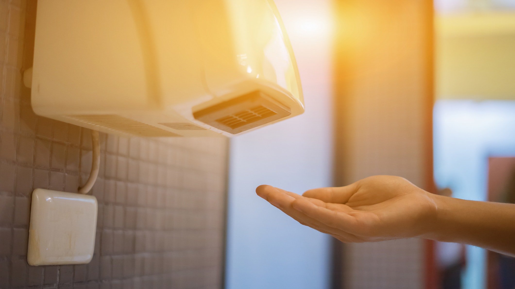 bathroom-hand-dryers-may-be-blowing-bacteria-and-faeces-all-over-you-study-suggests-136426422451402601-180413113011.jpg