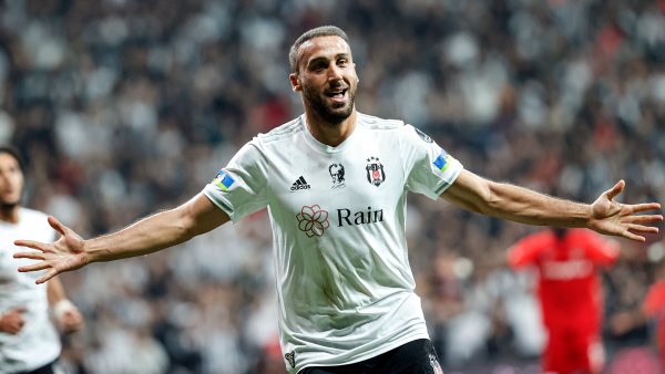 cenk-tosun-3-yil-daha-besiktasta-byqk.jpg