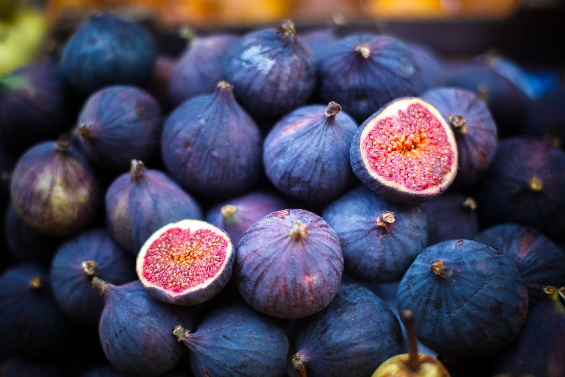 fresh-bundle-of-figs-5vzqrrosuali439t.jpg