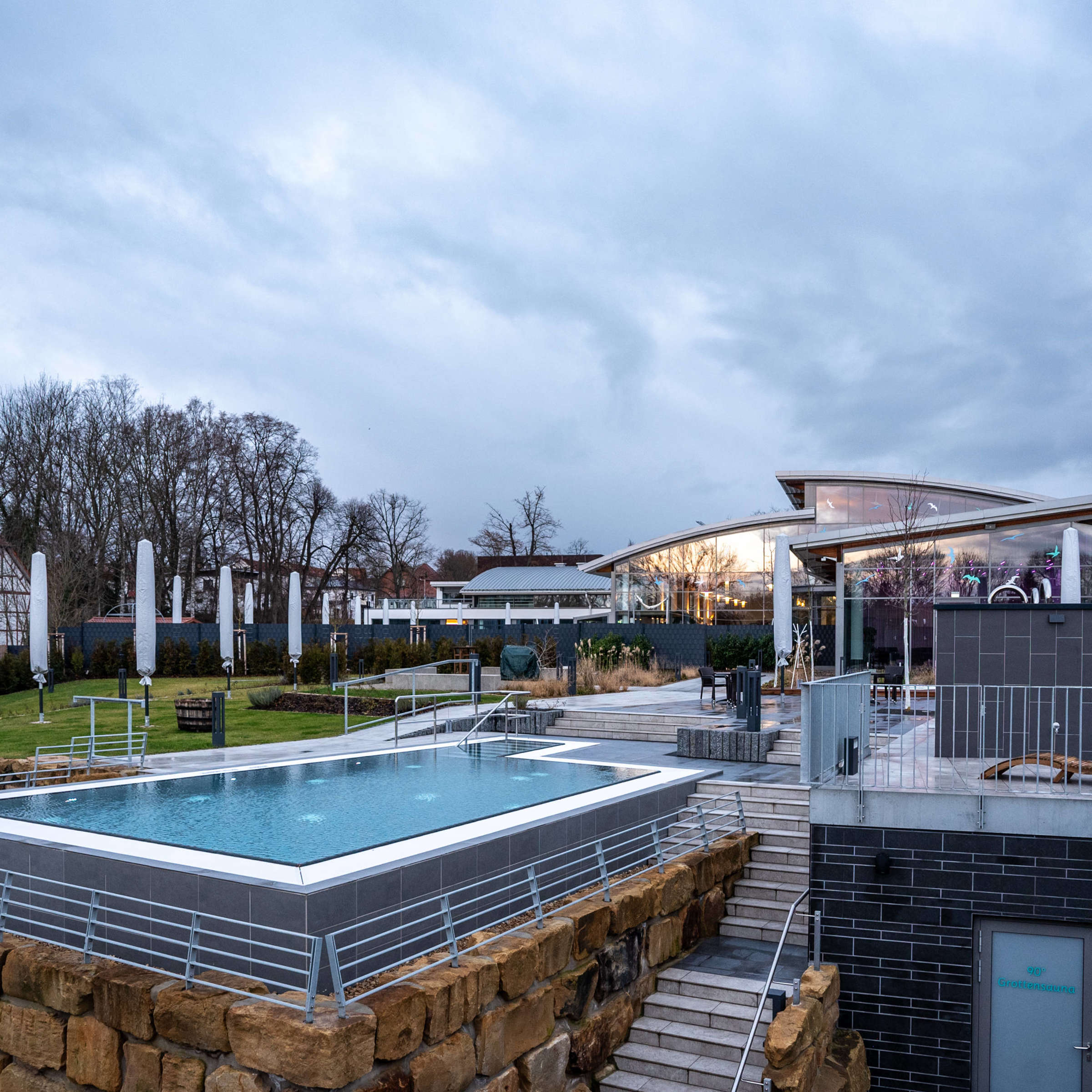 35408867-bad-langensalza-friederiken-therme-in-bad-langensalza-die-therme-in-dem-thueringer-kurort-bietet-eine-grosse-saunalandsch-3xec.jpg