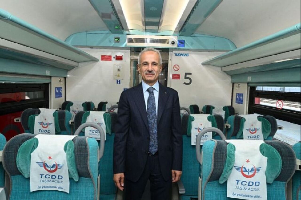 bakan-uraloglu-mujdeyi-verdi-milli-hizli-tren-2025te-yollardaya-17256175138684-1.jpg