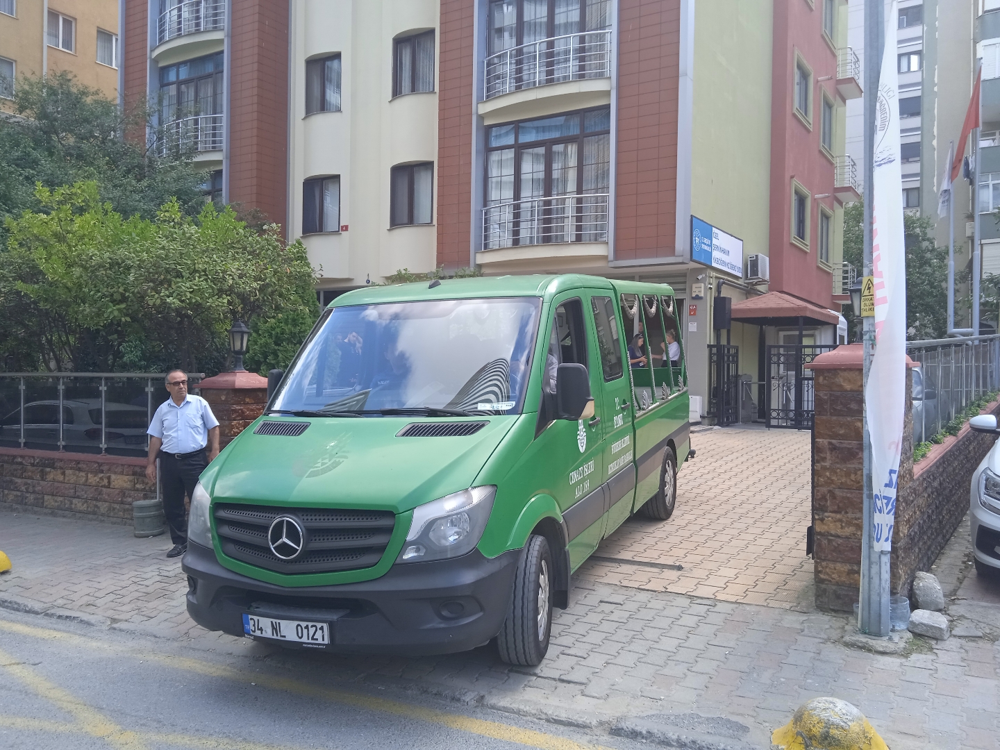 istanbul-kadikoyde-ozel-bir-kiz-ogrenc-396907-110146.jpg