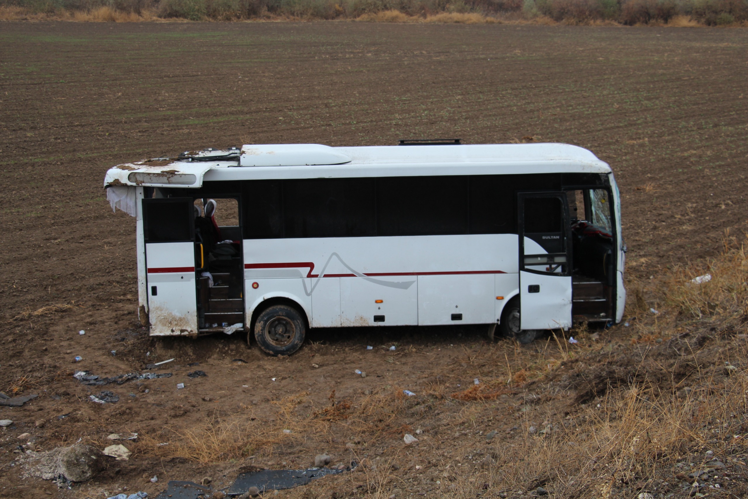 cenazeye-gidenleri-tasiyan-midibus-sara-432881-127786.jpg