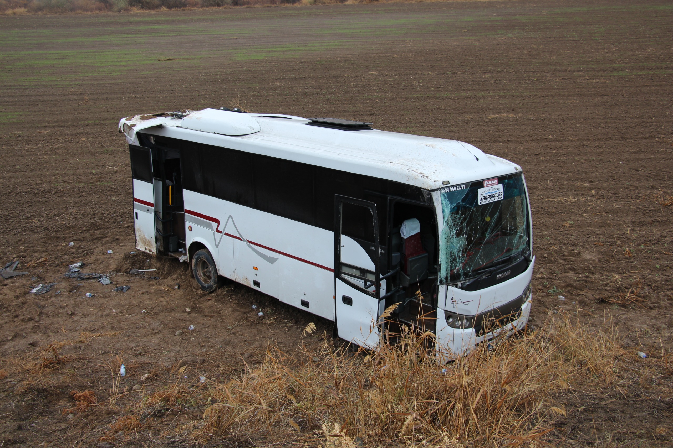 cenazeye-gidenleri-tasiyan-midibus-sara-432882-127786.jpg