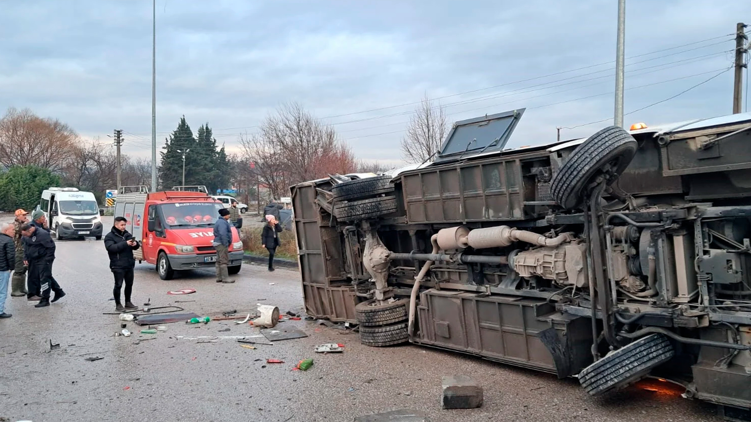 Balıkesir'de Feci Kaza! TIR'la öğrenci Servisi çarpıştı: 8 öğrencinin ...