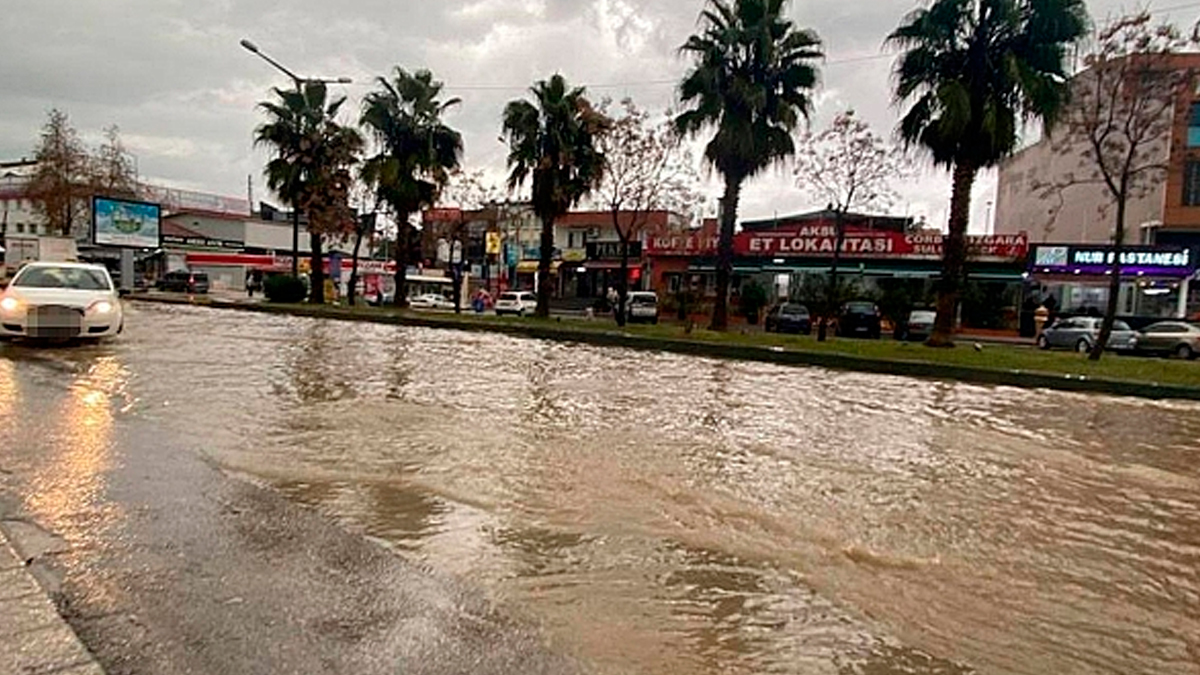 antalya-saganak.jpg