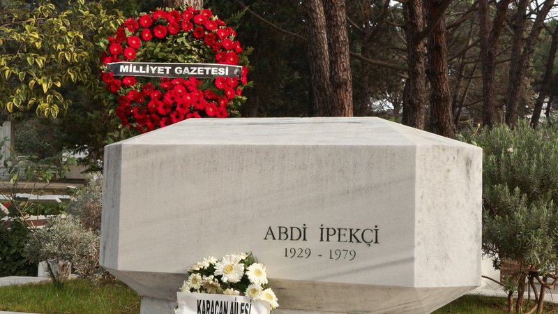 istanbul-abdi-ipekci-kabri-basinda-an-542333-160767.jpg